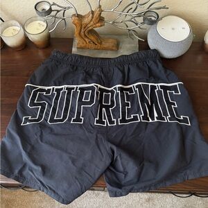 SUPREME SWIM TRUNKS